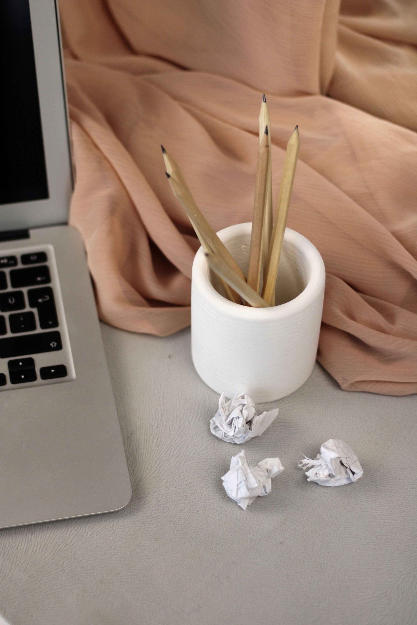 WHITE CONCRETE PEN-PENCIL HOLDER